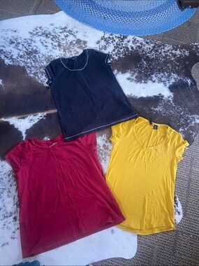 H&M Yellow V-Neck Short Sleeve Tee